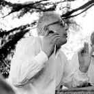 Gianni Bosio alla riunione del Nuovo Canzoniere Italiano nella casa di Gioietta Dallò, Biandronno (Va), 1966. Foto © Riccardo Schwamenthal / CTSImages – Phocus