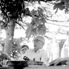 Gianni Bosio alla riunione del Nuovo Canzoniere Italiano nella casa di Gioietta Dallò, Biandronno (Va), 1966. Nella foto compaiono anche Bruno Pianta, Bruno Fontanella e Franco Coggiola. Foto © Riccardo Schwamenthal / CTSImages – Phocus