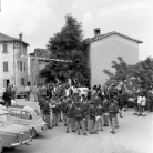 La Banda di Cinquecerri di Ligonchio in piazza prima della partenza – Campagna di ricerca sui Maggi – Costabona 1966 – Foto © Giorgio Vezzani
