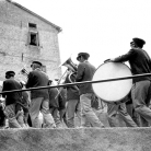 La Banda di Cinquecerri di Ligonchio in marcia – Campagna di ricerca sui Maggi – Costabona 1966 – Foto © Giorgio Vezzani