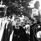 “Cilene alla città del sole” – da sinistra, di spalle, Vito Bonicelli, Paola Bonicelli, Armido Monti - Campagna di ricerca sui Maggi, Costabona 1966. Foto © Riccardo Schwamenthal / CTSimages.com – Phocus