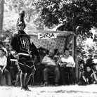 “Cilene alla città del sole” – Oreste Bonicelli, Battista Prati violino, Ruggero Cappelletti chitarra – Campagna di ricerca sui Maggi, Costabona 1966. Foto © Riccardo Schwamenthal / CTSimages.com – Phocus